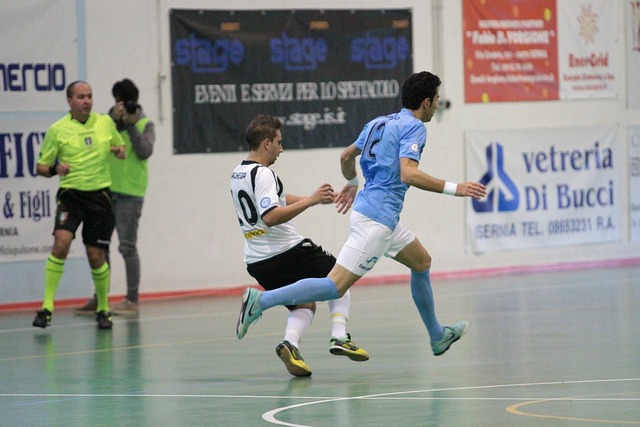 背后努力是 背后努力是